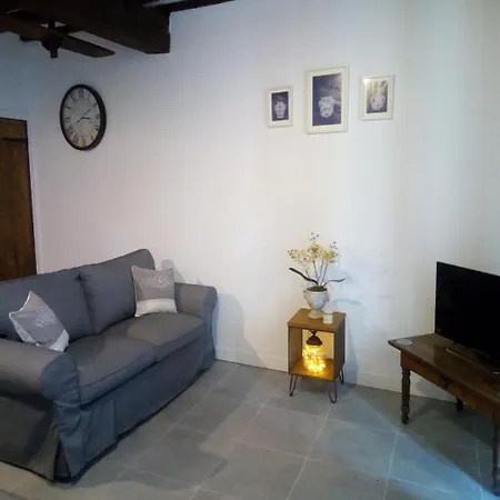 Rustic 2-bed Near Sleeps 4 Prázdninový dům *