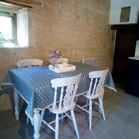 Rustic 2-bed Near Sleeps 4 Chef-Boutonne