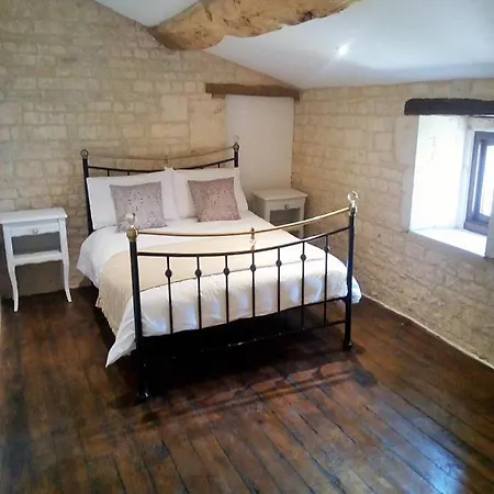 Prázdninový dům Rustic 2-bed Near Sleeps 4 *